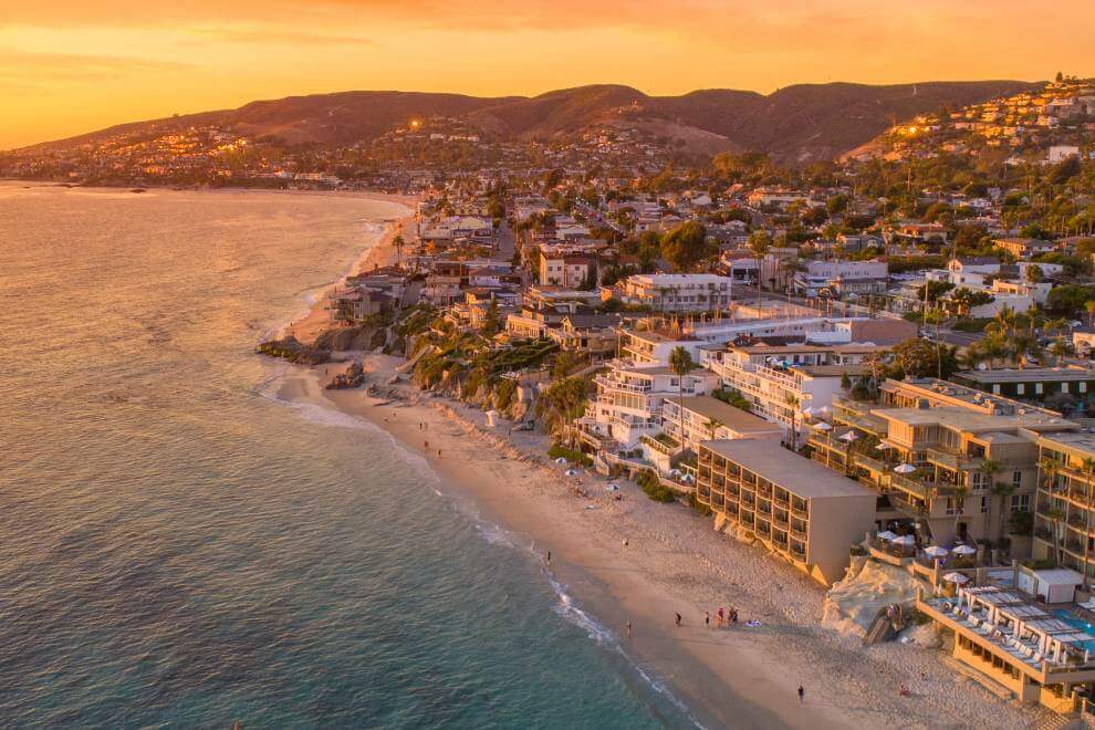 Your Guide to Happy Hours in Laguna Beach